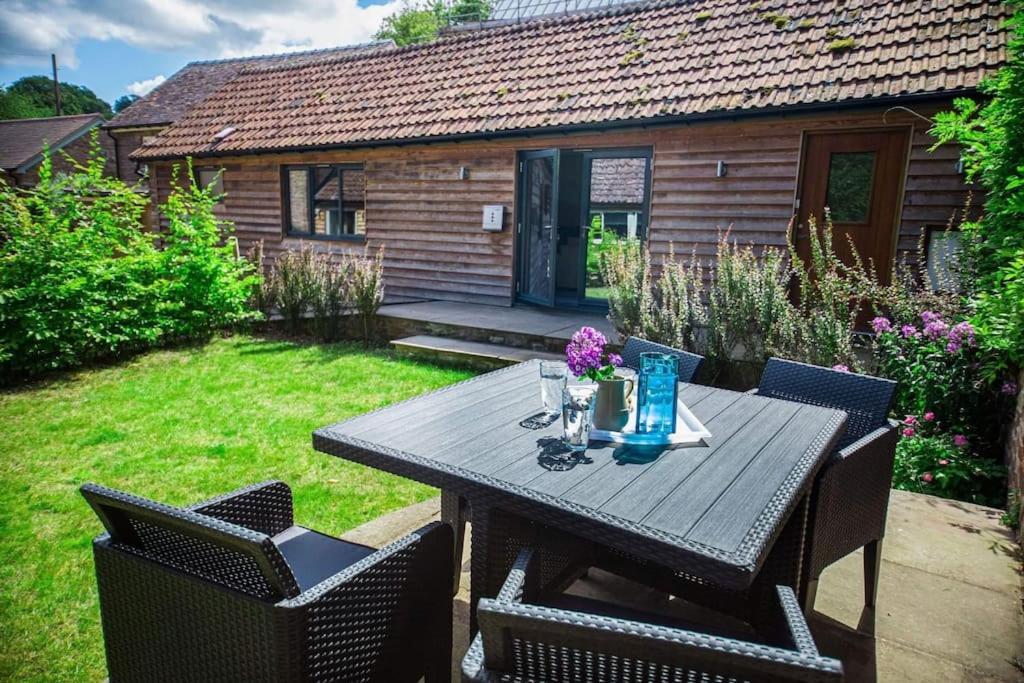 Cosy Cottage On Banks Of River Wye Foy Exterior photo